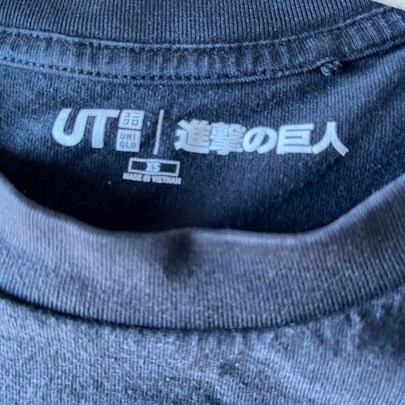 Uniqlo UT Attack on Titan Black T-Shirt – XS - Picture 4 of 4